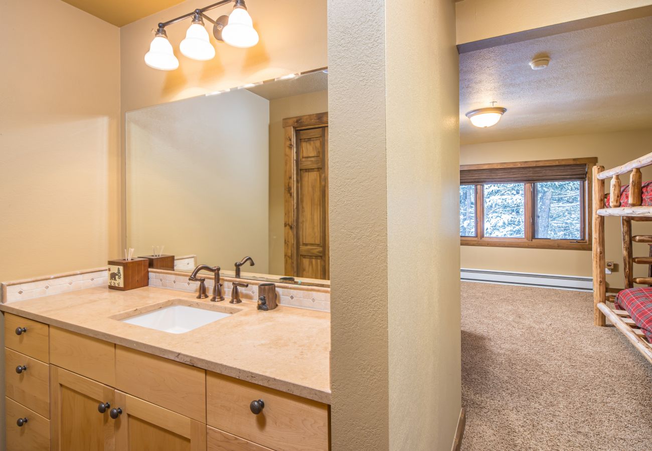 Townhouse in Big Sky - Beautiful 3-Bedroom Big Sky Retreat