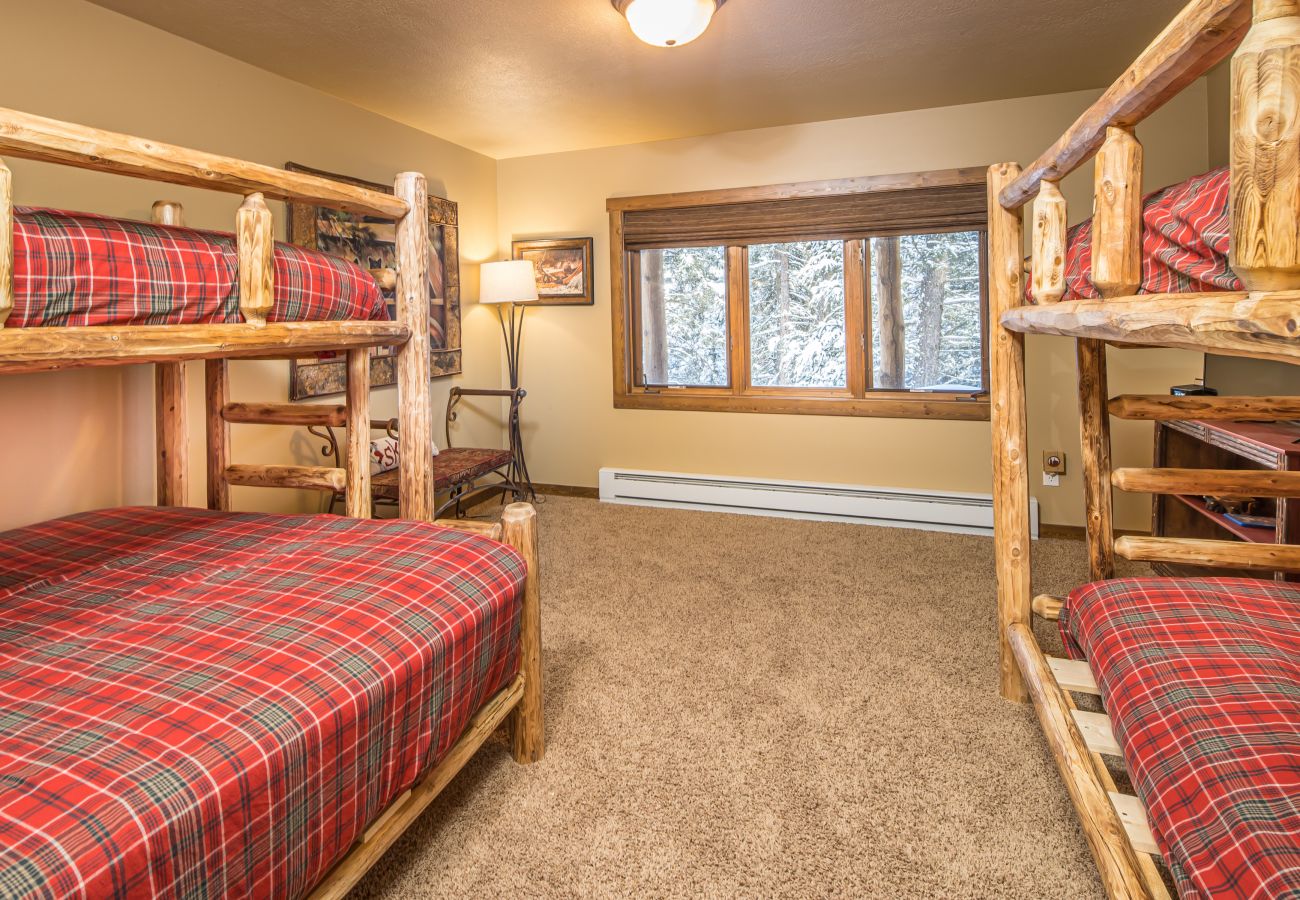 Townhouse in Big Sky - Beautiful 3-Bedroom Big Sky Retreat