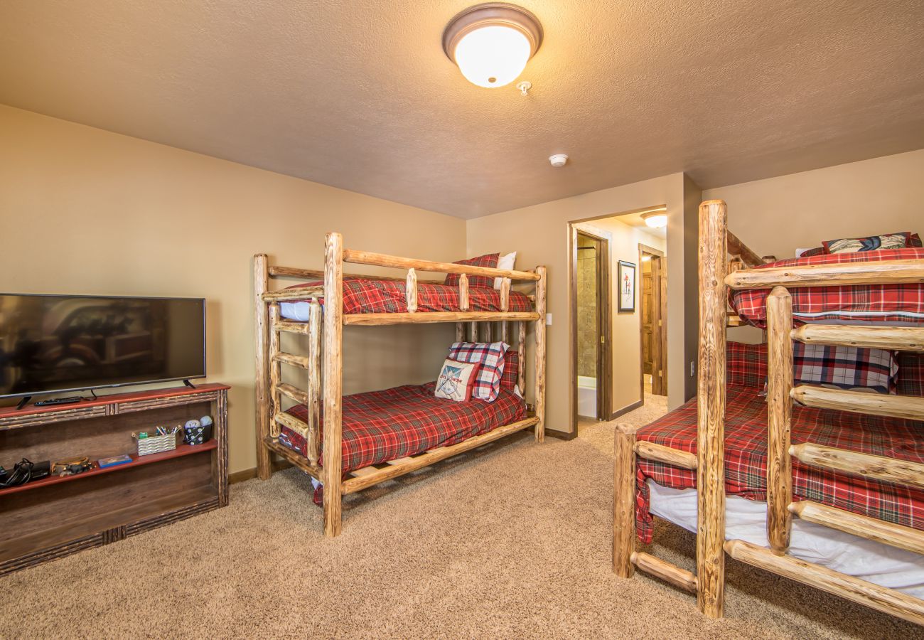 Townhouse in Big Sky - Beautiful 3-Bedroom Big Sky Retreat