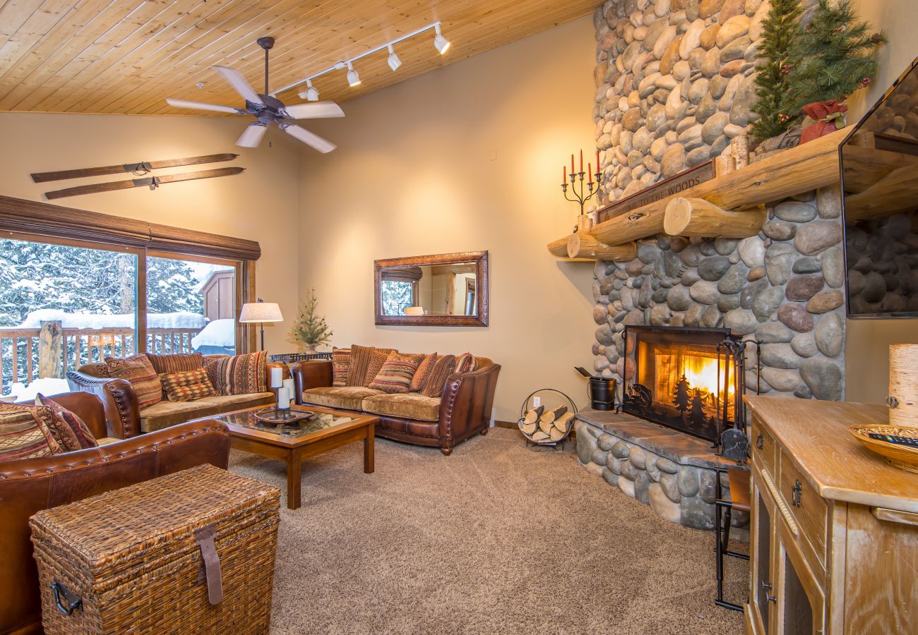Townhouse in Big Sky - Beautiful 3-Bedroom Big Sky Retreat