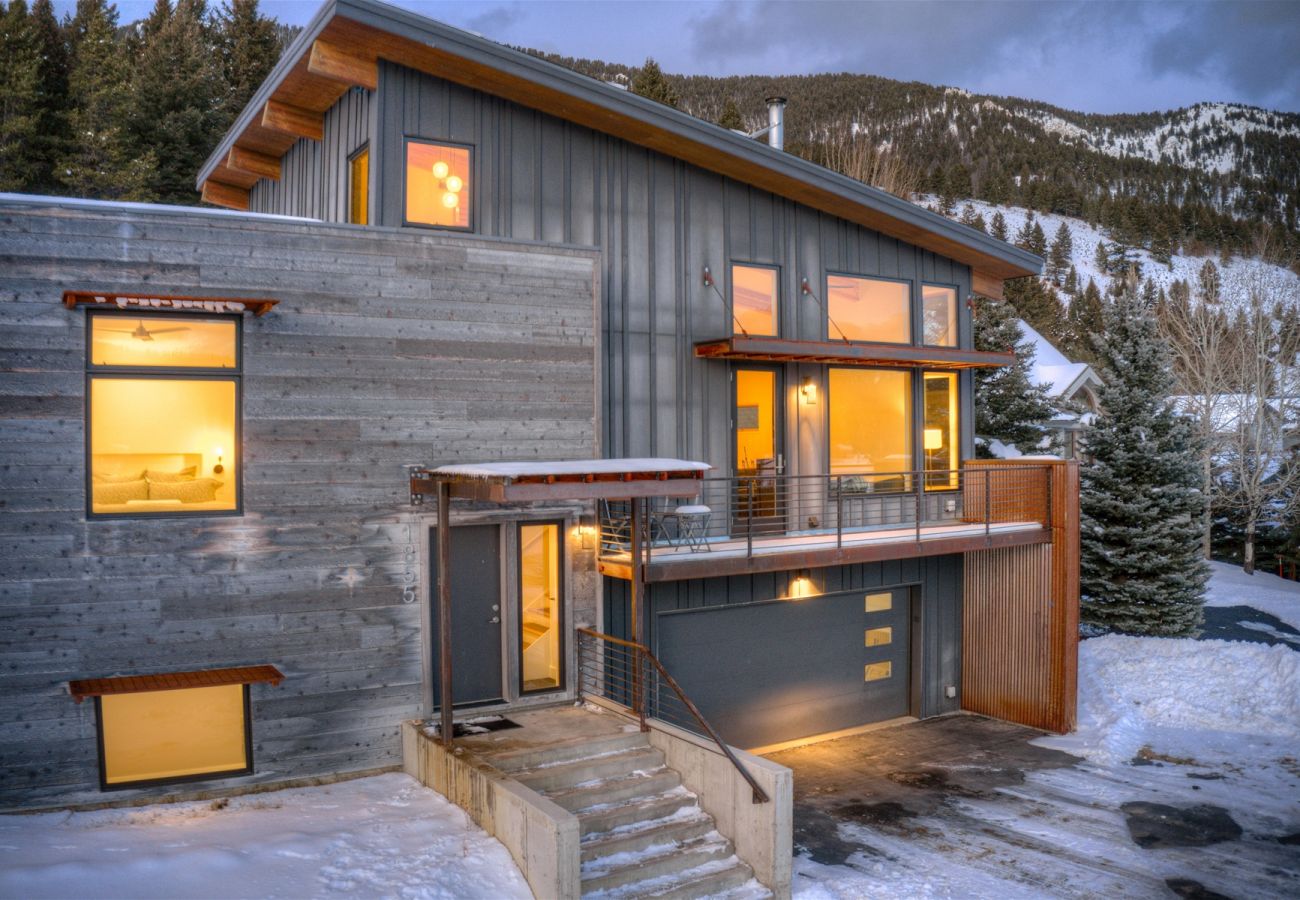House in Big Sky - Luxury Big Sky Modern Single Family Home