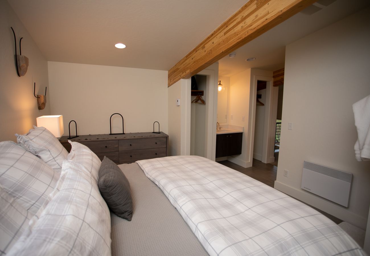 House in Big Sky - Luxury Big Sky Modern Single Family Home