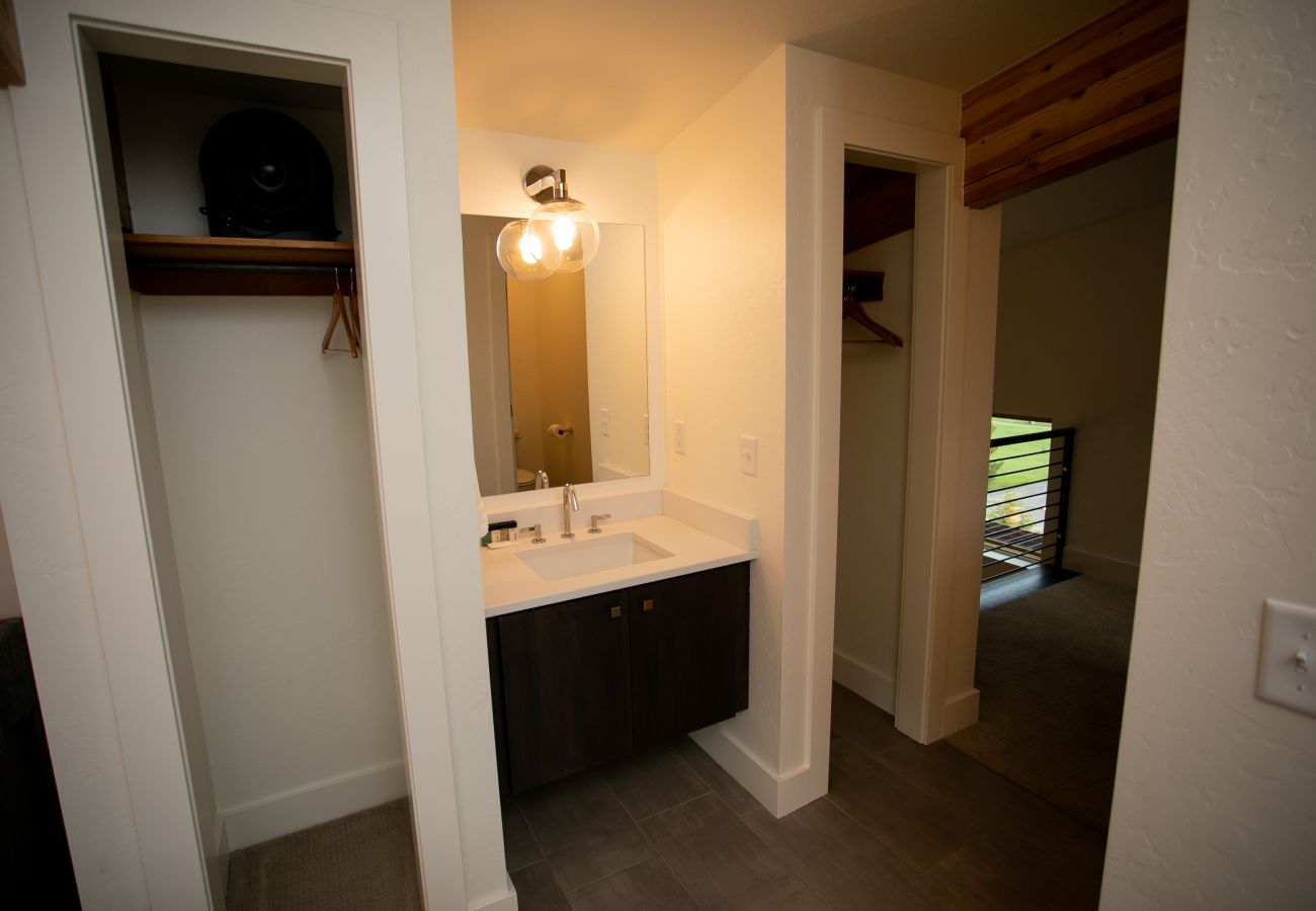 House in Big Sky - Luxury Big Sky Modern Single Family Home