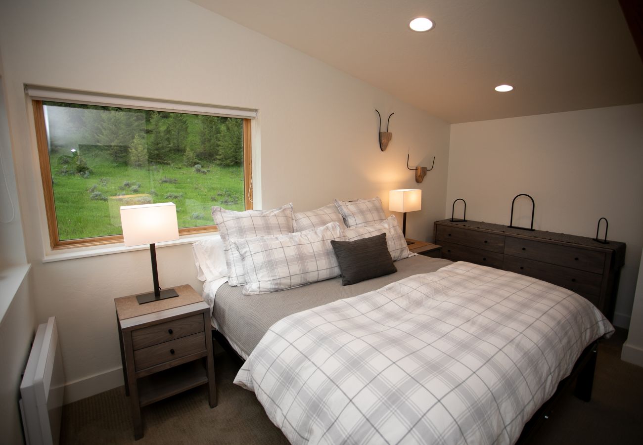 House in Big Sky - Luxury Big Sky Modern Single Family Home