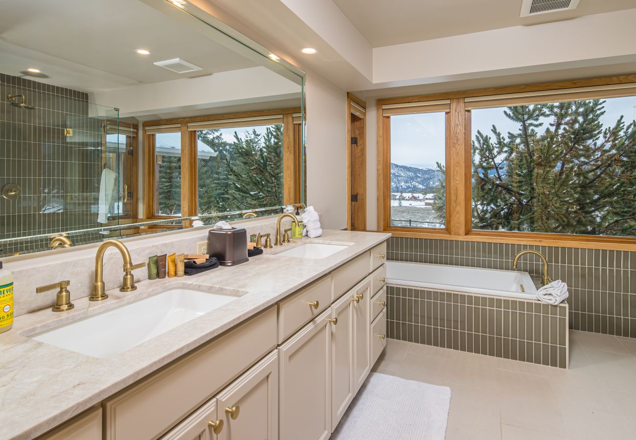 House in Big Sky - Exceptional Big Sky Retreat 