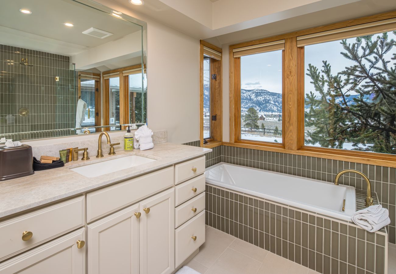 House in Big Sky - Exceptional Big Sky Retreat 