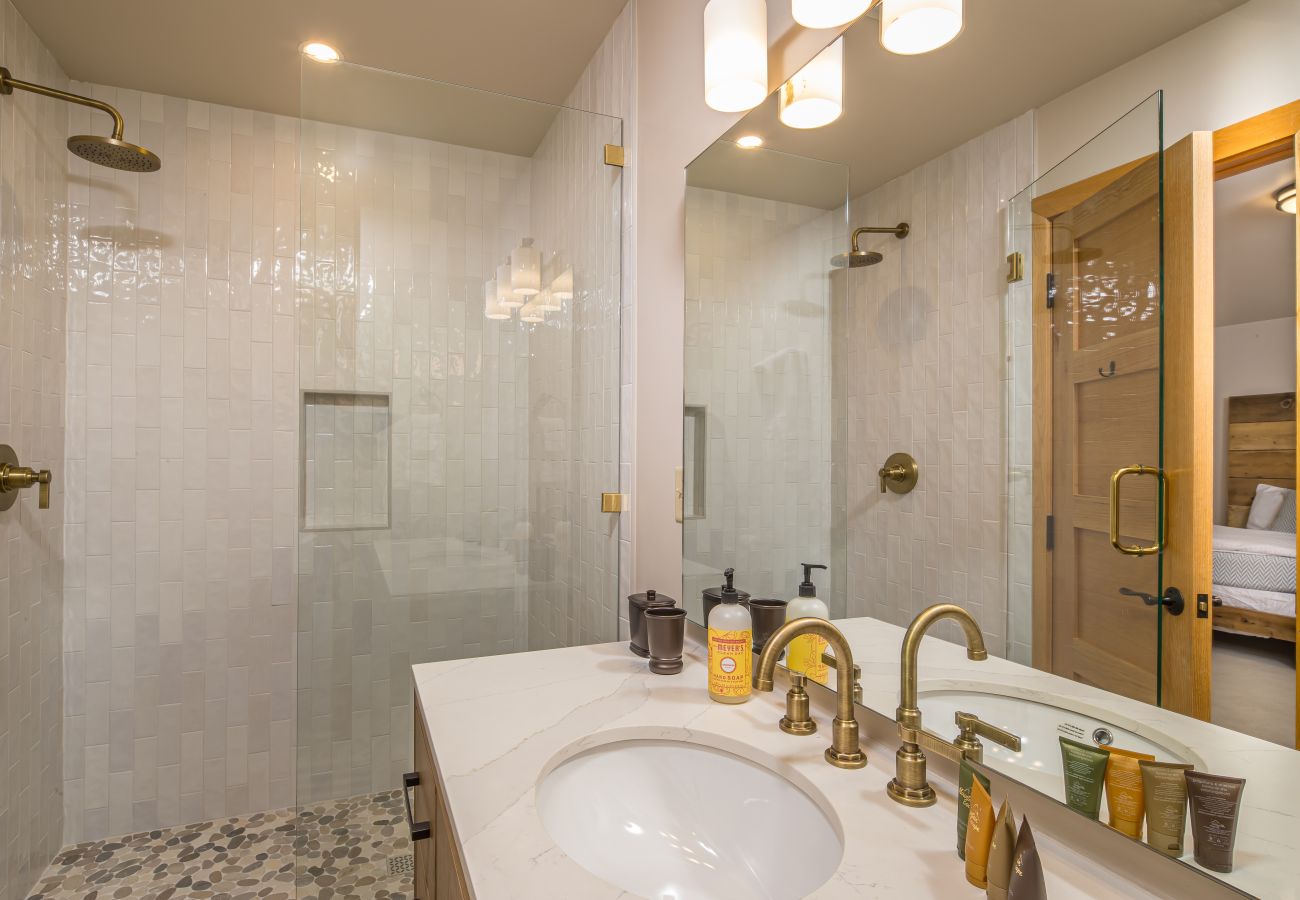 House in Big Sky - Exceptional Big Sky Retreat 