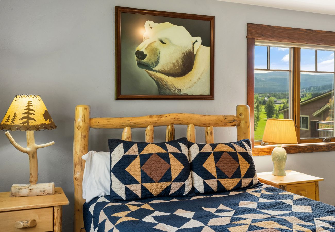 House in Big Sky - Escape to Big Sky with this Relaxing Retreat