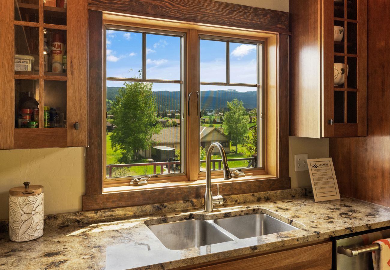 House in Big Sky - Escape to Big Sky with this Relaxing Retreat