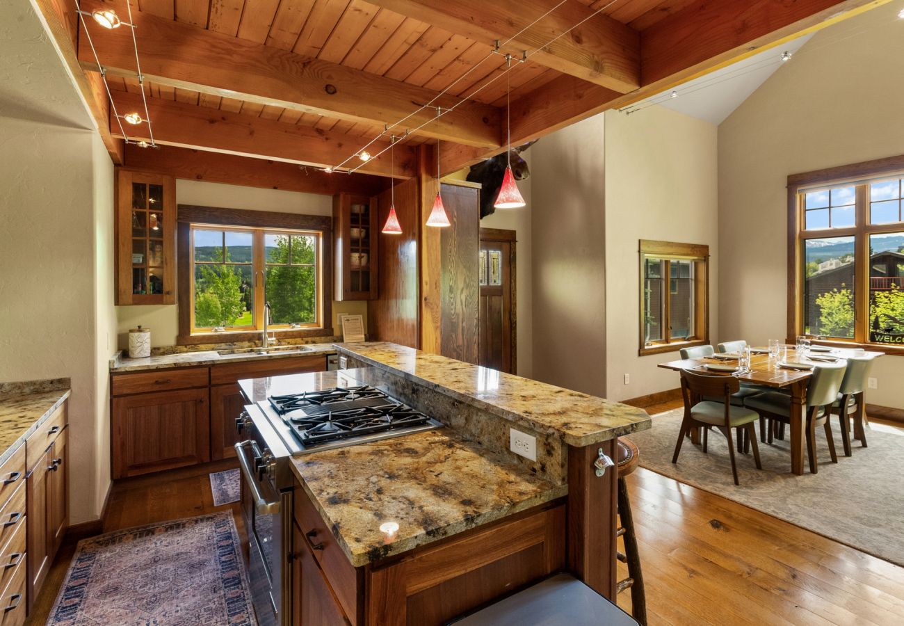 House in Big Sky - Escape to Big Sky with this Relaxing Retreat