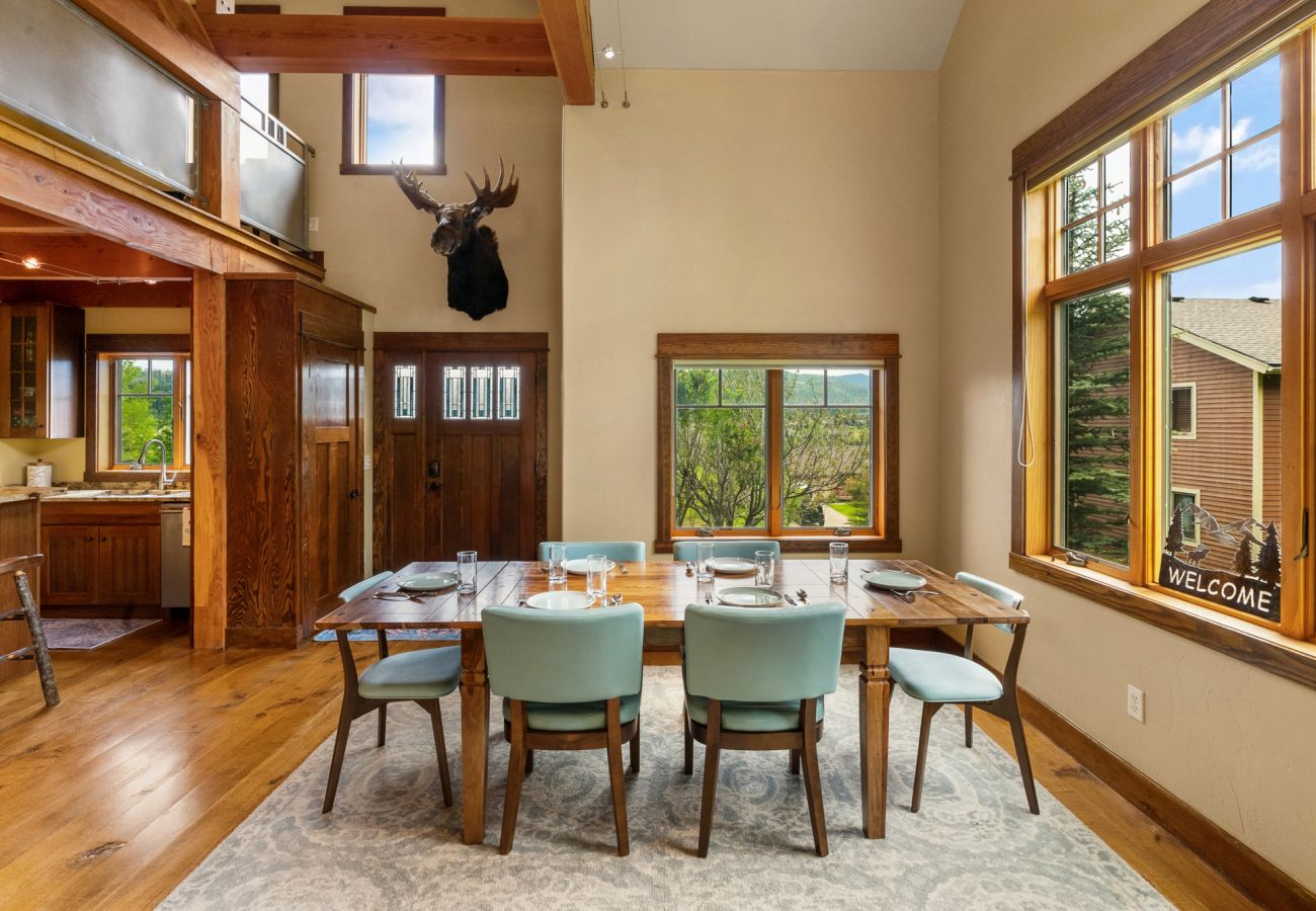 House in Big Sky - Escape to Big Sky with this Relaxing Retreat