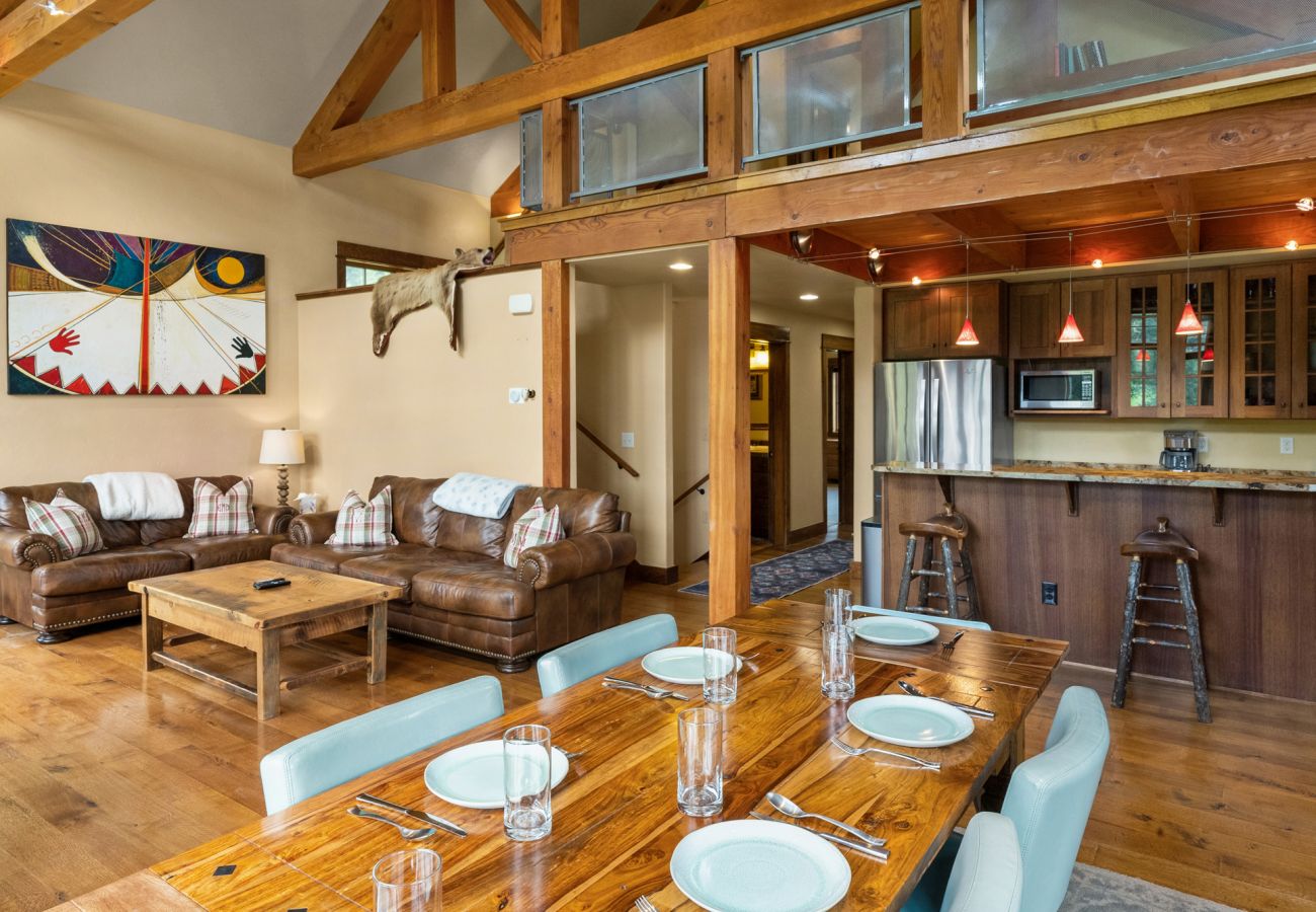 House in Big Sky - Escape to Big Sky with this Relaxing Retreat