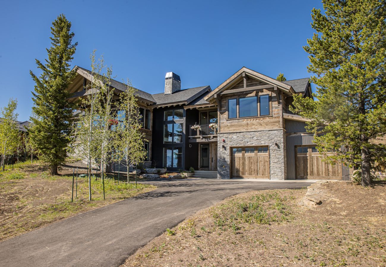 House in Big Sky -  Breathtaking Big Sky Luxury Retreat