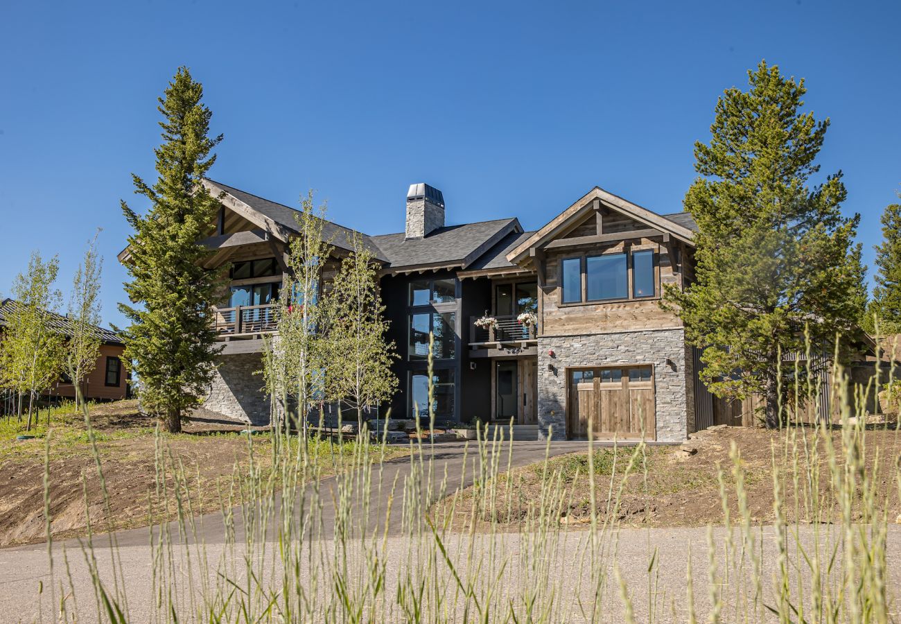 House in Big Sky -  Breathtaking Big Sky Luxury Retreat