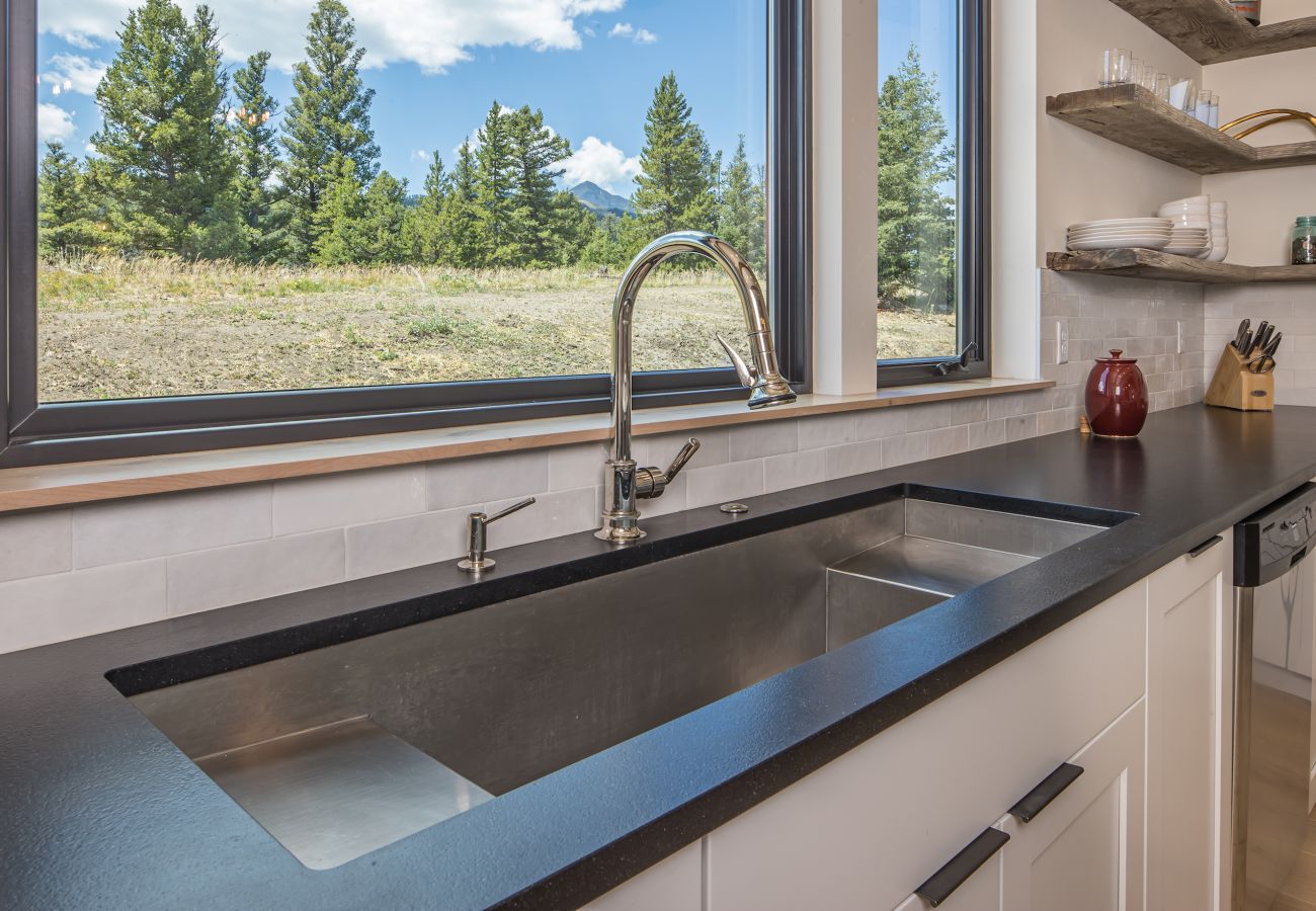 House in Big Sky -  Breathtaking Big Sky Luxury Retreat