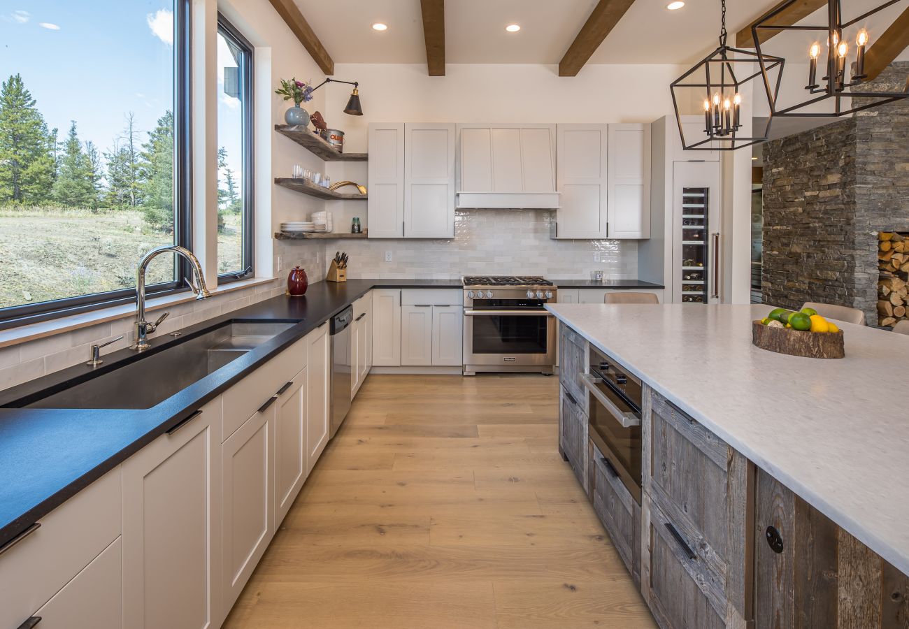 House in Big Sky -  Breathtaking Big Sky Luxury Retreat