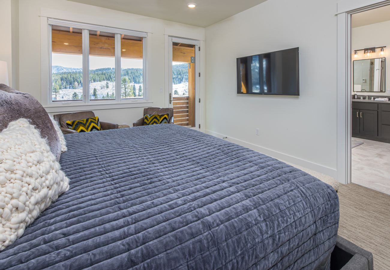 Townhouse in Big Sky - Luxury Townhome in the Heart of Big Sky