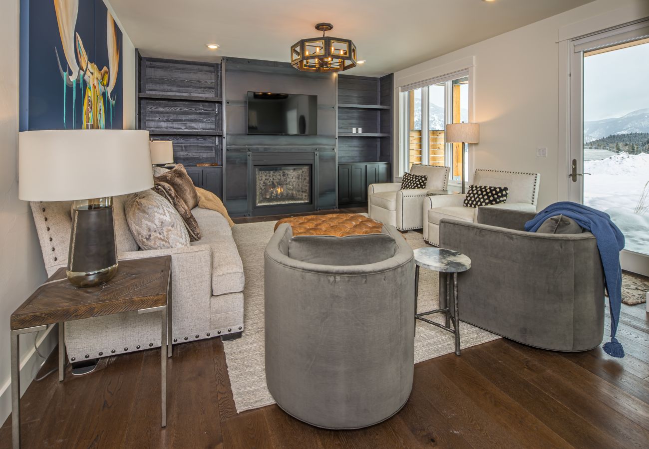 Townhouse in Big Sky - Luxury Townhome in the Heart of Big Sky