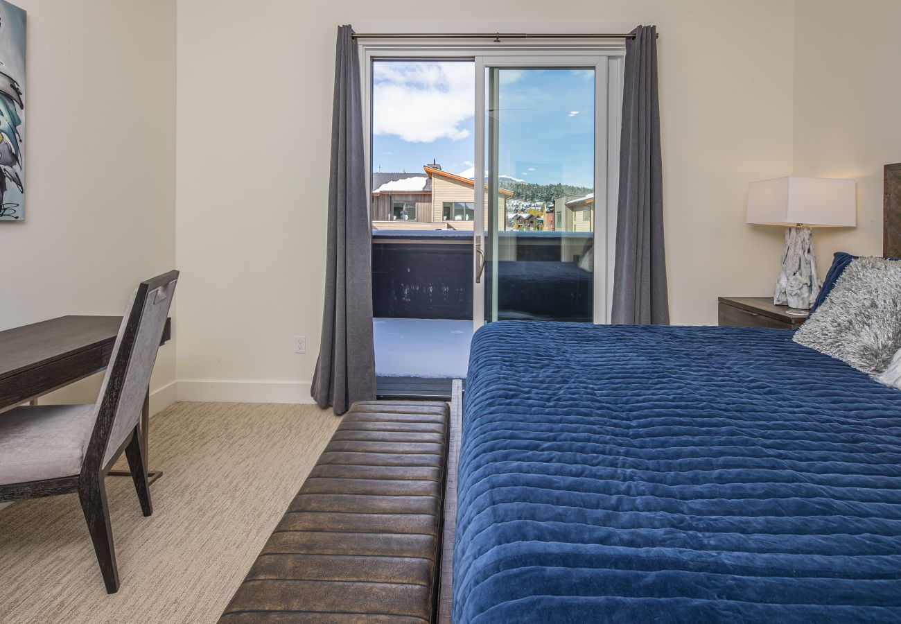 Townhouse in Big Sky - Luxury Townhome in the Heart of Big Sky