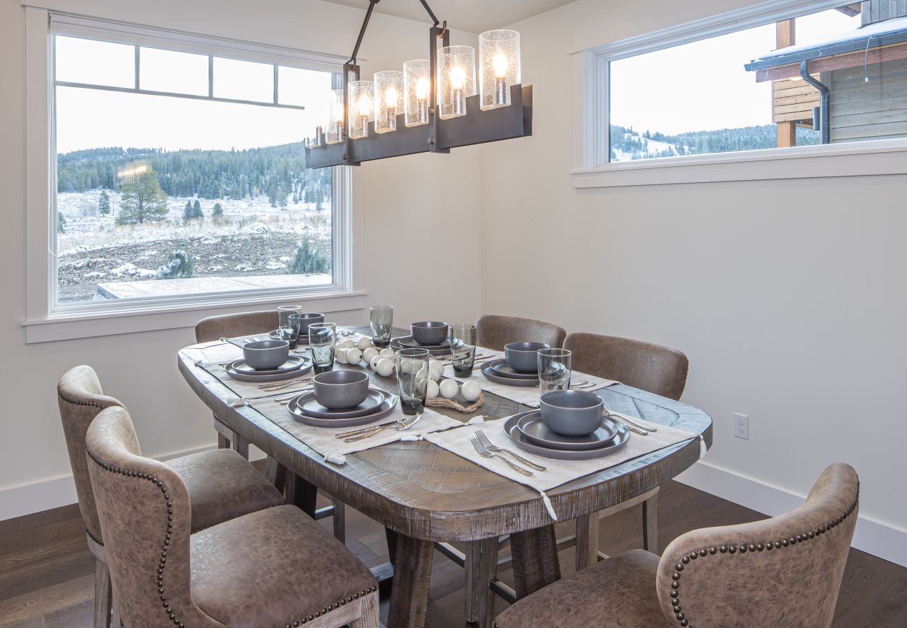 Townhouse in Big Sky - Luxury Townhome in the Heart of Big Sky