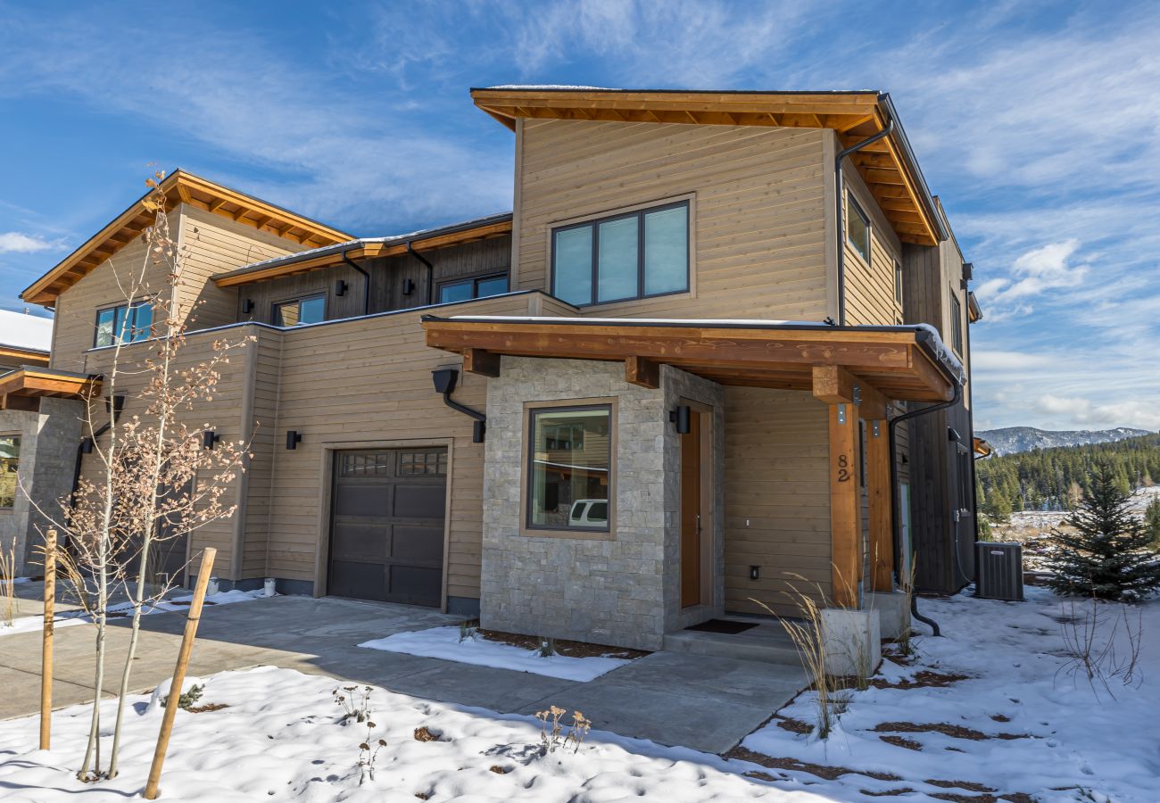 Townhouse in Big Sky - Luxury Townhome in the Heart of Big Sky