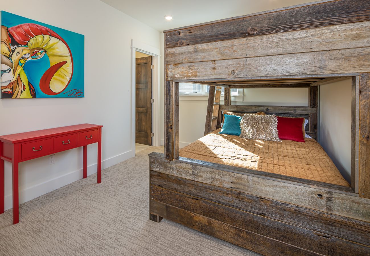 Townhouse in Big Sky - Luxury Townhome in the Heart of Big Sky