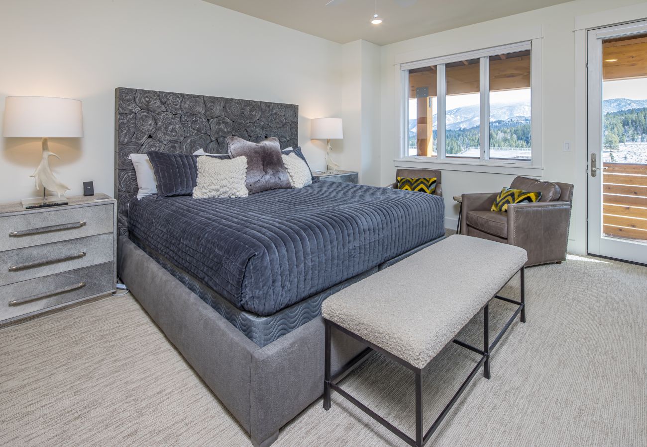 Townhouse in Big Sky - Luxury Townhome in the Heart of Big Sky