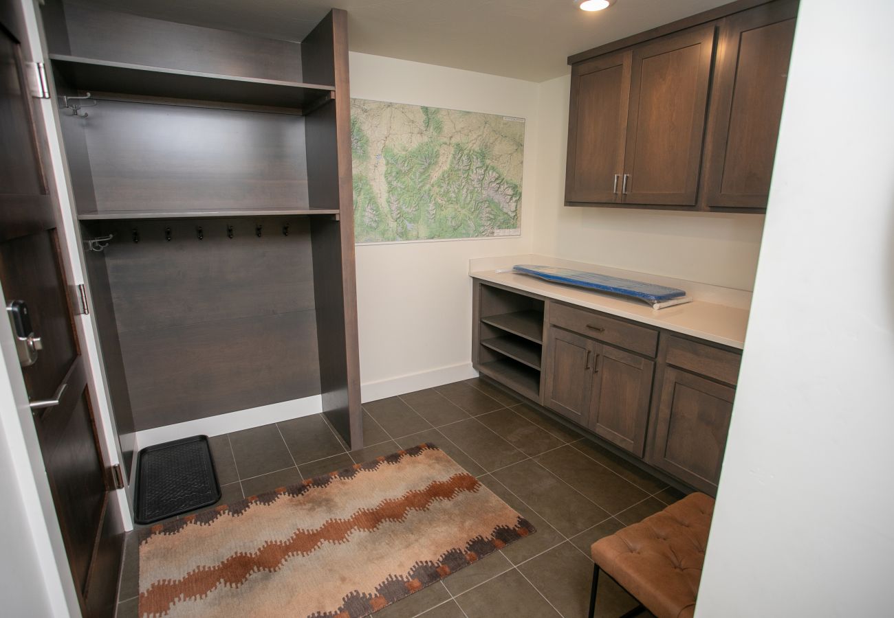 Townhouse in Big Sky - Luxury Townhome in the Heart of Big Sky