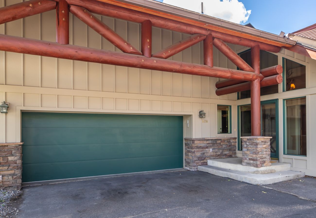 Townhouse in Big Sky - Mountain Modern Townhome 