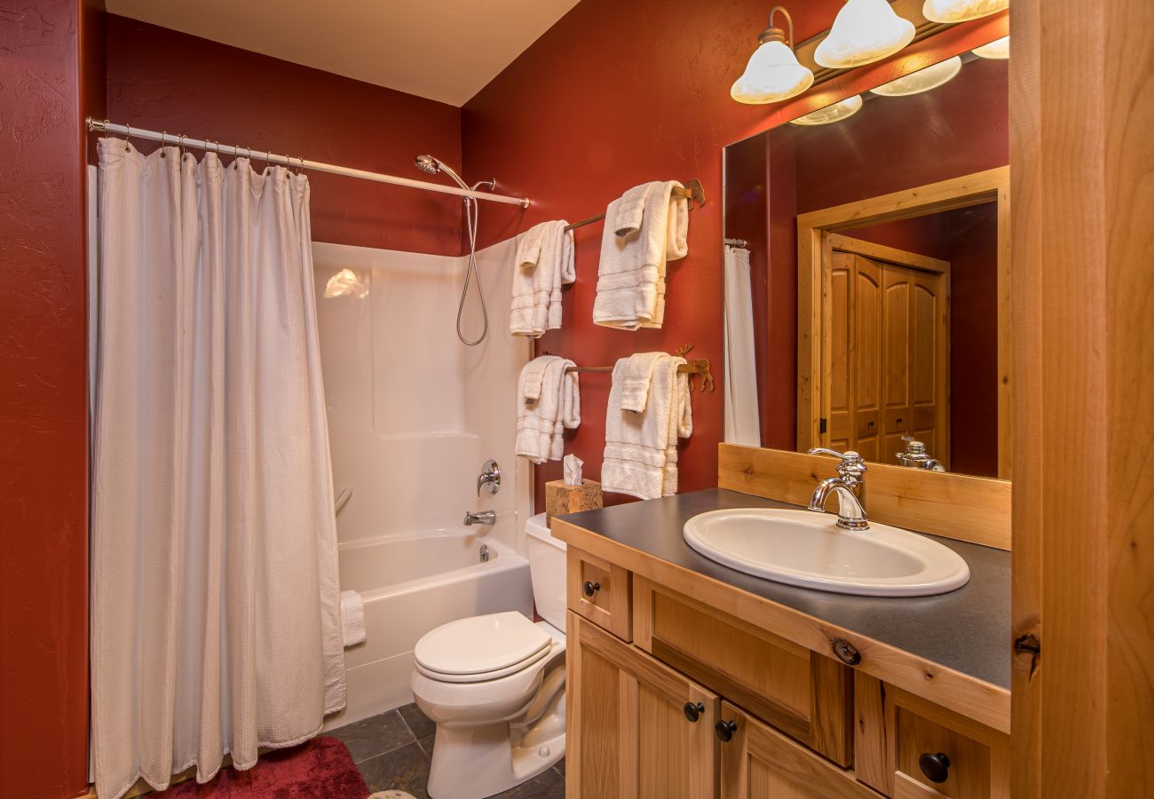House in Big Sky - 4 Bedroom Ski-In-Ski-Out Big Sky Cabin