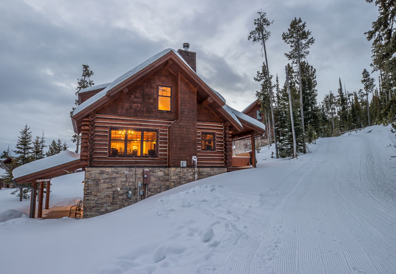 House in Big Sky - 4 Bedroom Ski-In-Ski-Out Big Sky Cabin