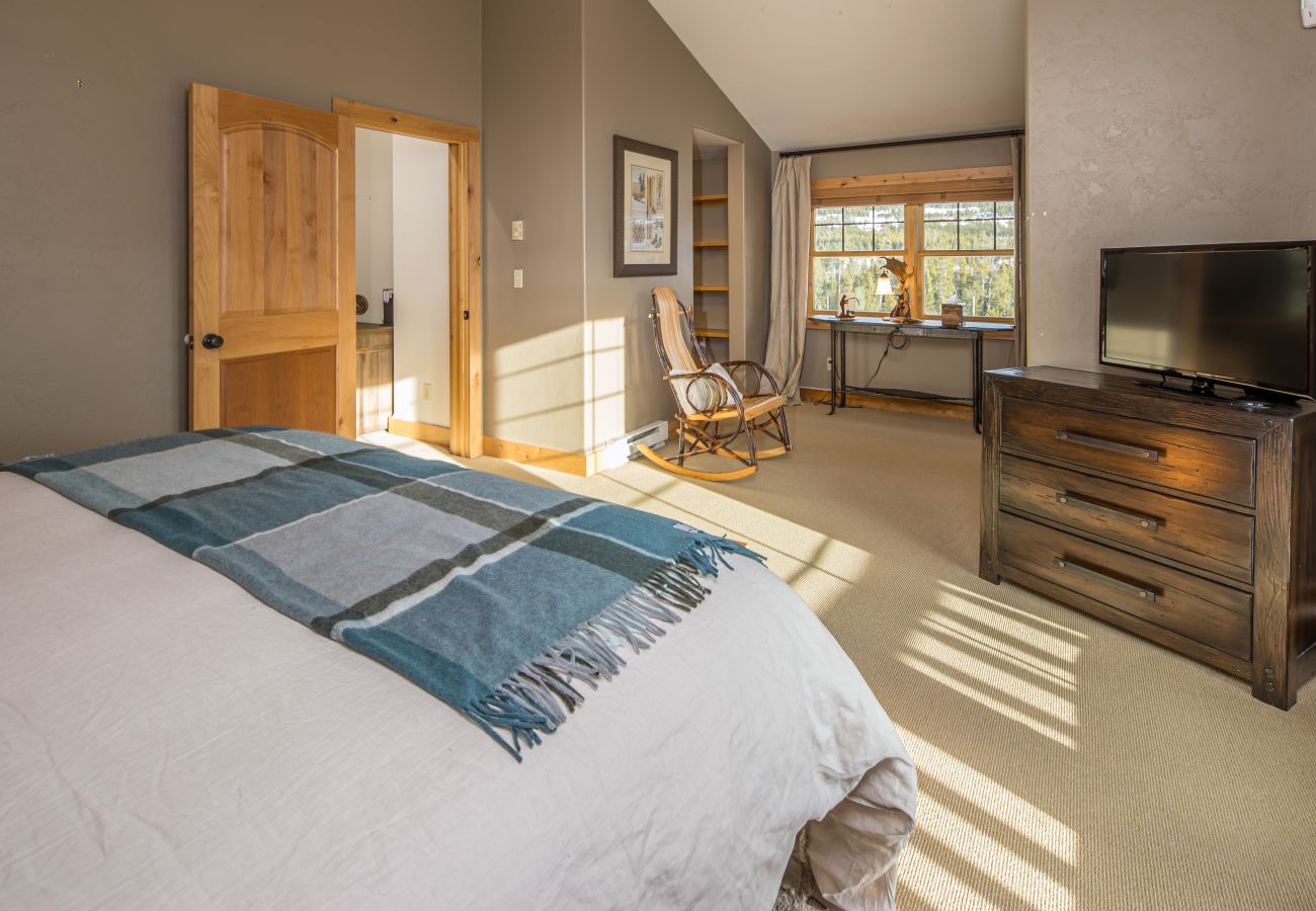 House in Big Sky - 4 Bedroom Ski-In-Ski-Out Big Sky Cabin