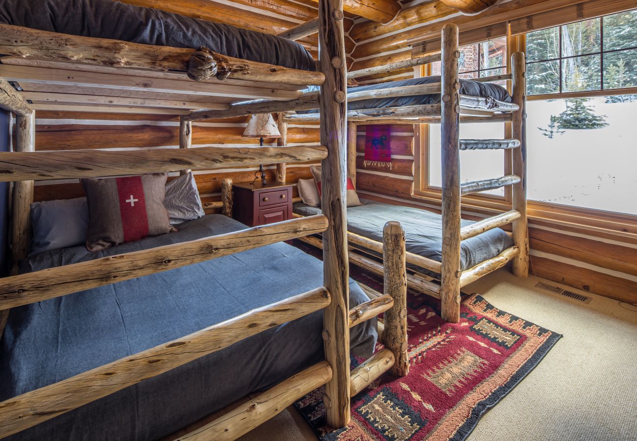 House in Big Sky - 4 Bedroom Ski-In-Ski-Out Big Sky Cabin