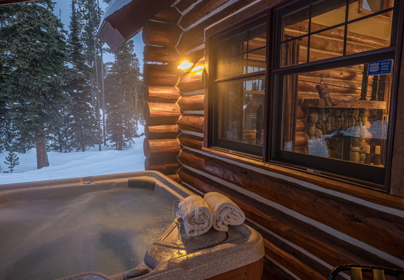House in Big Sky - 4 Bedroom Ski-In-Ski-Out Big Sky Cabin