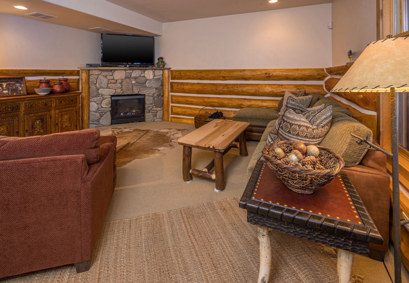 House in Big Sky - 4 Bedroom Ski-In-Ski-Out Big Sky Cabin