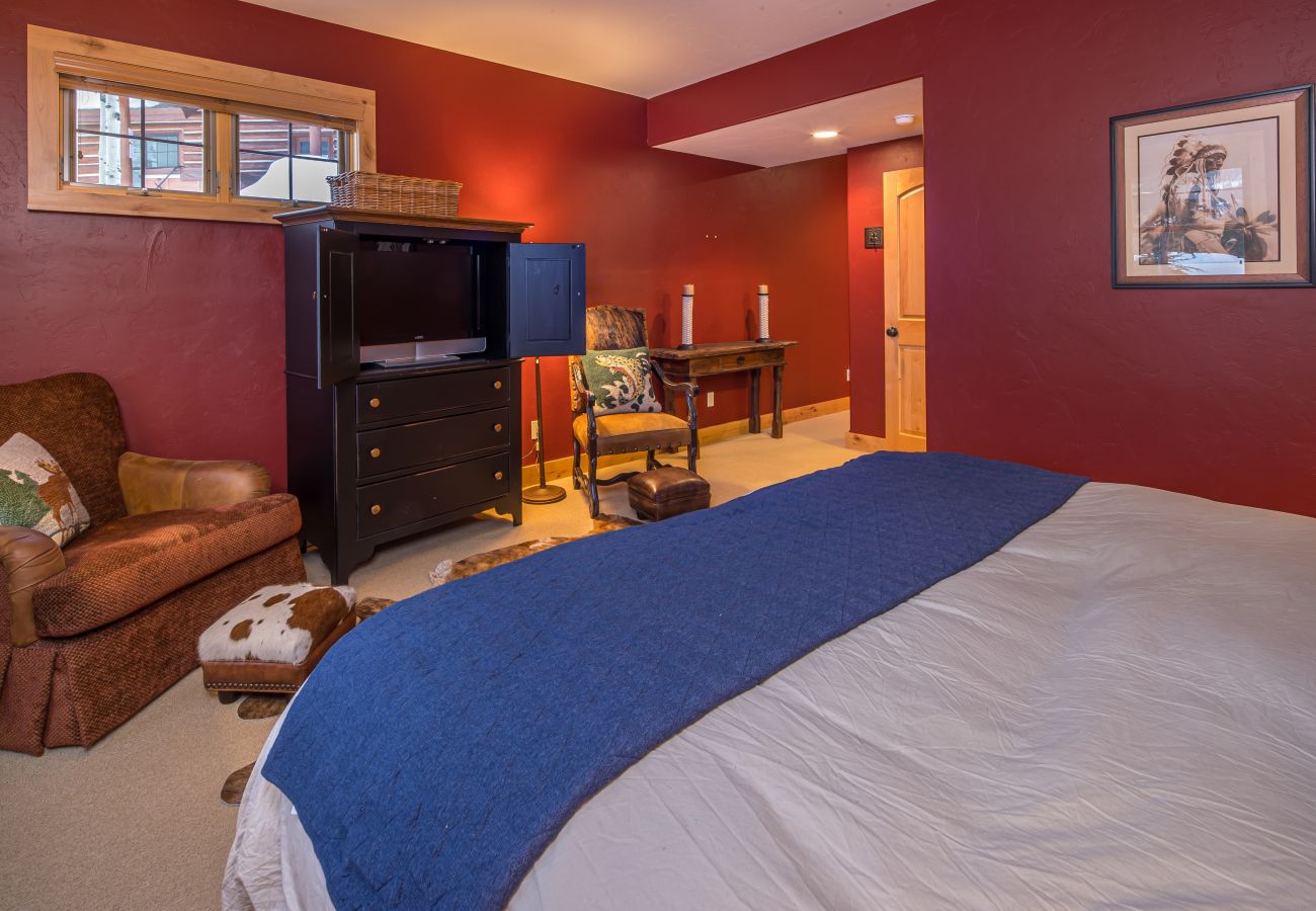 House in Big Sky - 4 Bedroom Ski-In-Ski-Out Big Sky Cabin