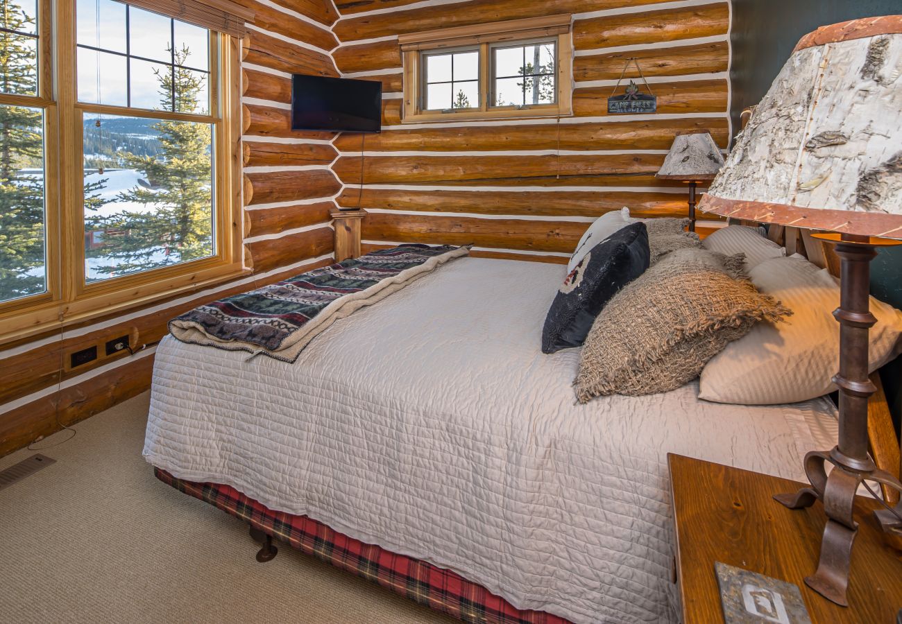 House in Big Sky - 4 Bedroom Ski-In-Ski-Out Big Sky Cabin