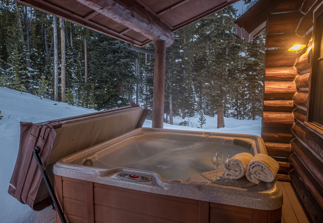 House in Big Sky - 4 Bedroom Ski-In-Ski-Out Big Sky Cabin