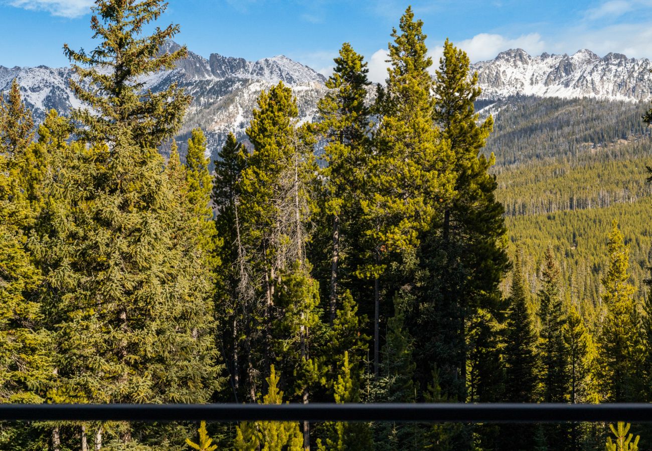 House in Big Sky - Big Sky Ski Retreat
