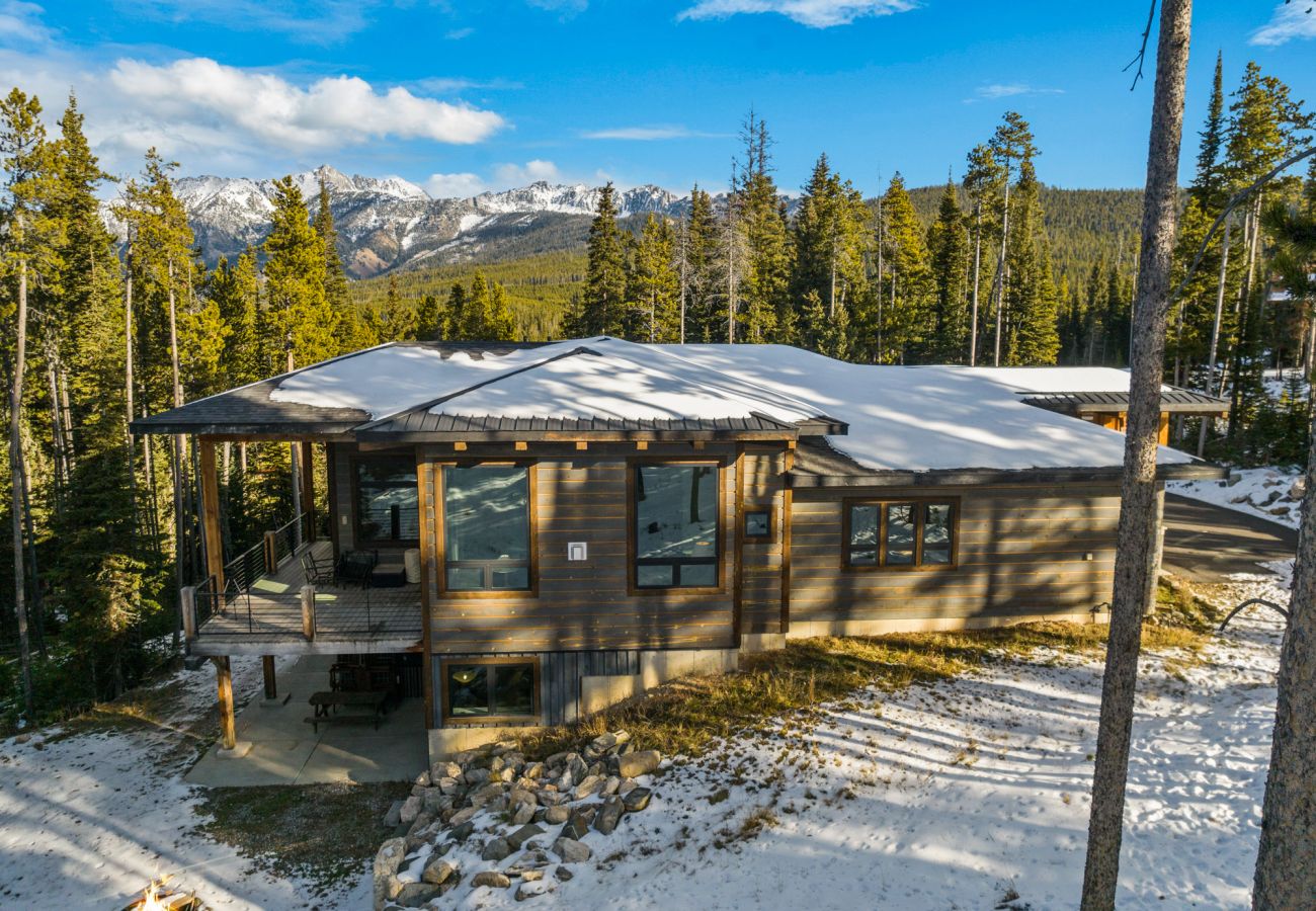 House in Big Sky - Big Sky Ski Retreat