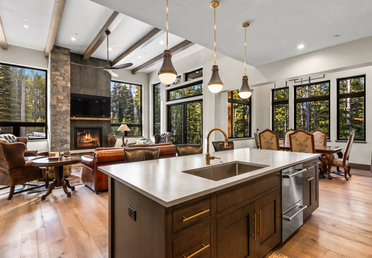 House in Big Sky - Big Sky Ski Retreat