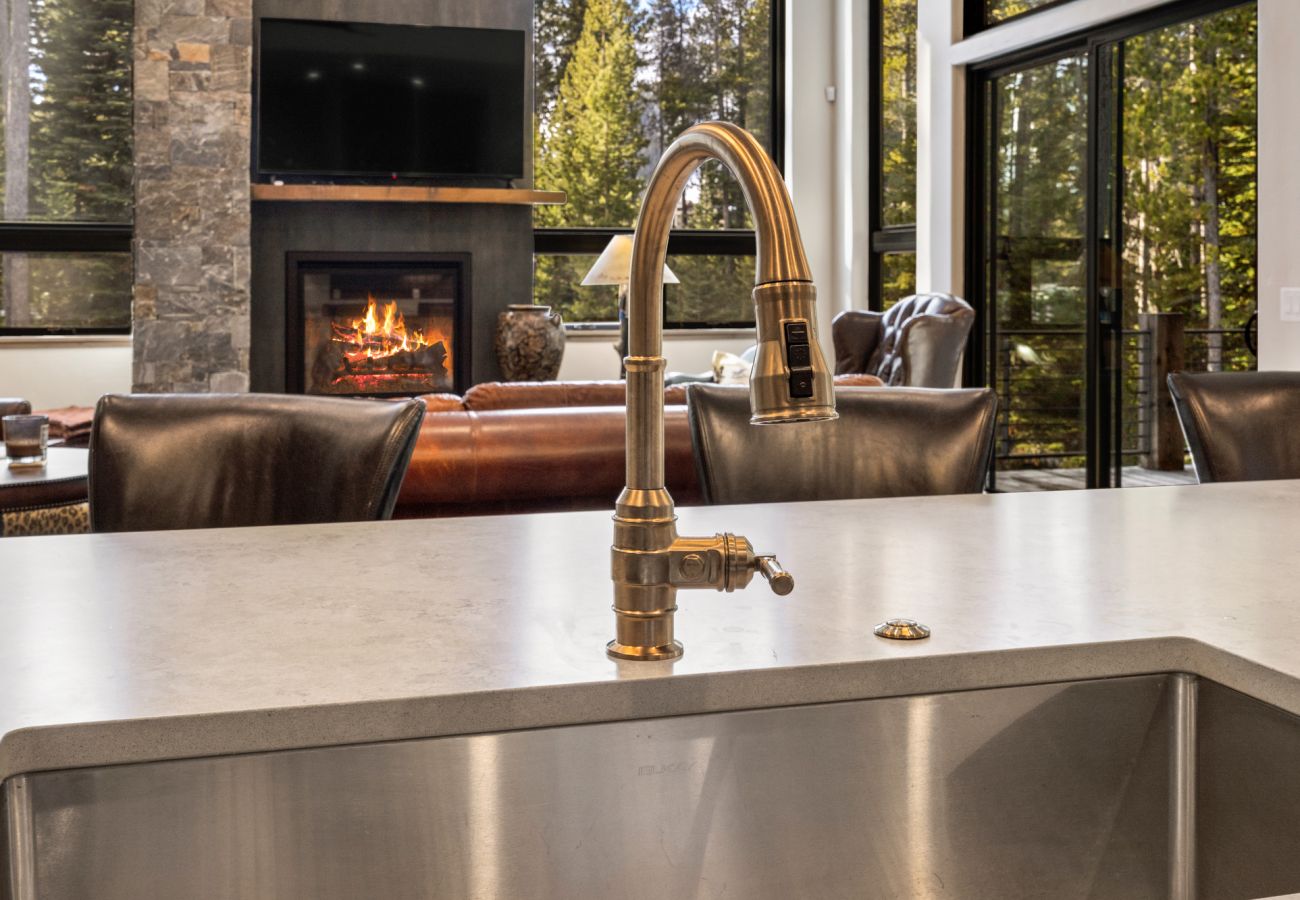 House in Big Sky - Big Sky Ski Retreat