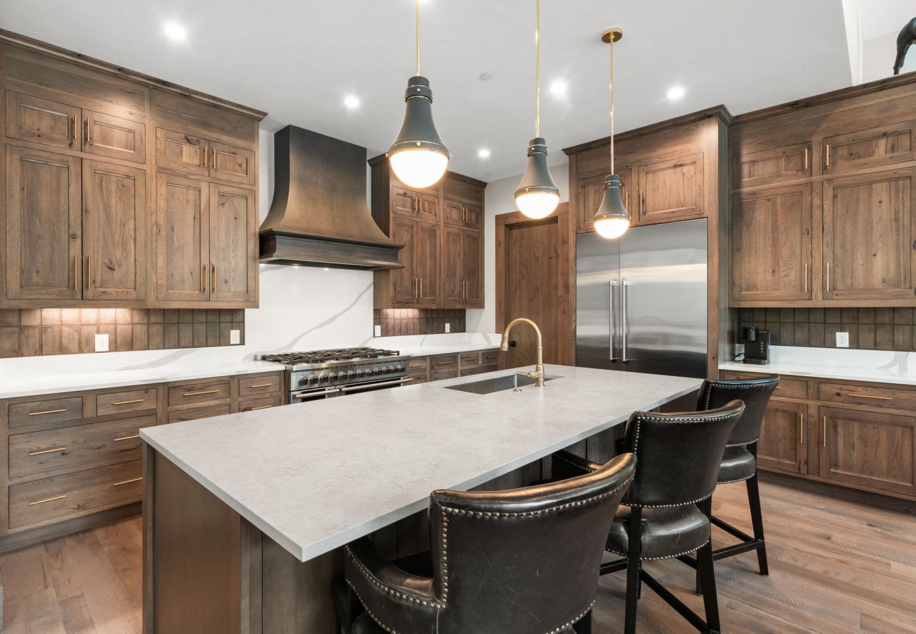 House in Big Sky - Big Sky Ski Retreat