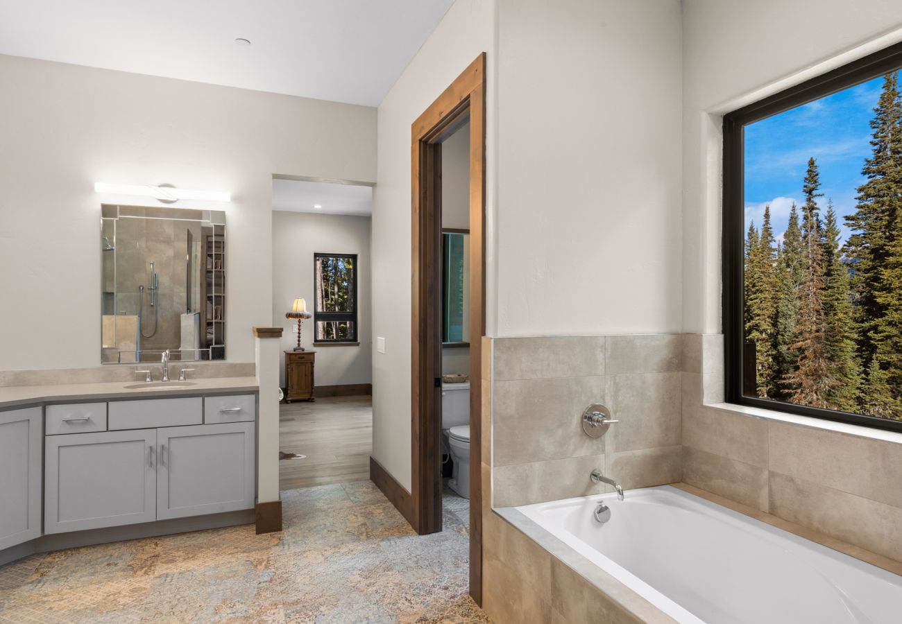 House in Big Sky - Big Sky Ski Retreat