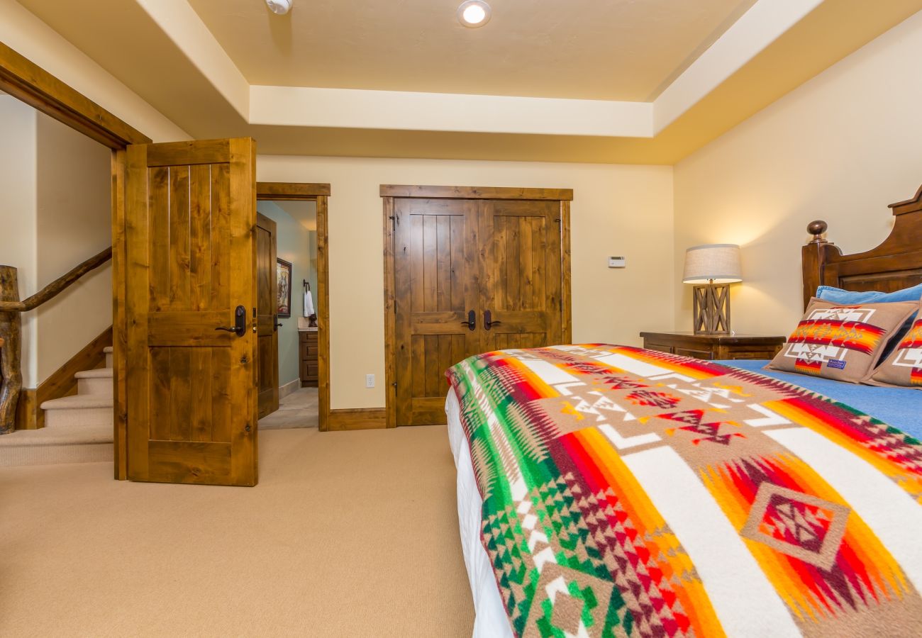 Chalet in Big Sky - New to Market! Vast Ski In/Ski Out Big Sky Chalet