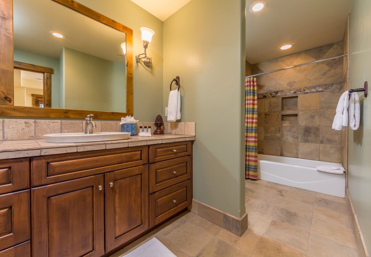 Chalet in Big Sky - New to Market! Vast Ski In/Ski Out Big Sky Chalet