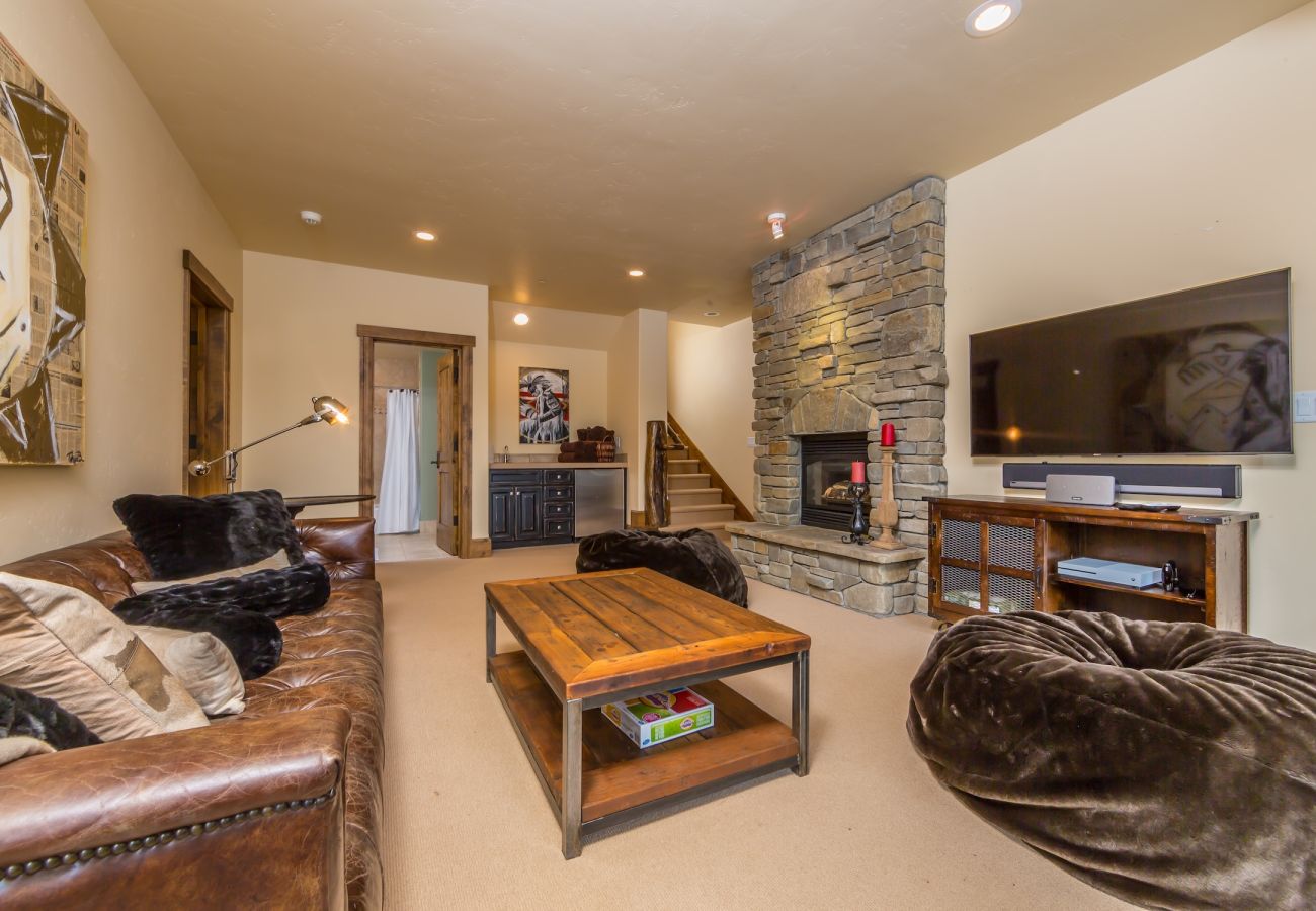 Chalet in Big Sky - New to Market! Vast Ski In/Ski Out Big Sky Chalet