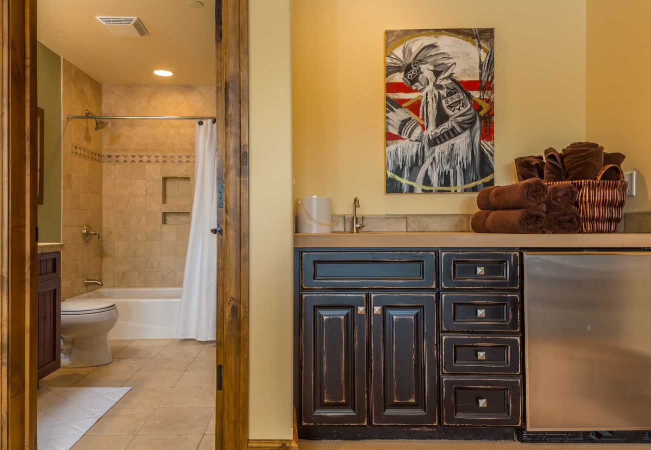 Chalet in Big Sky - New to Market! Vast Ski In/Ski Out Big Sky Chalet