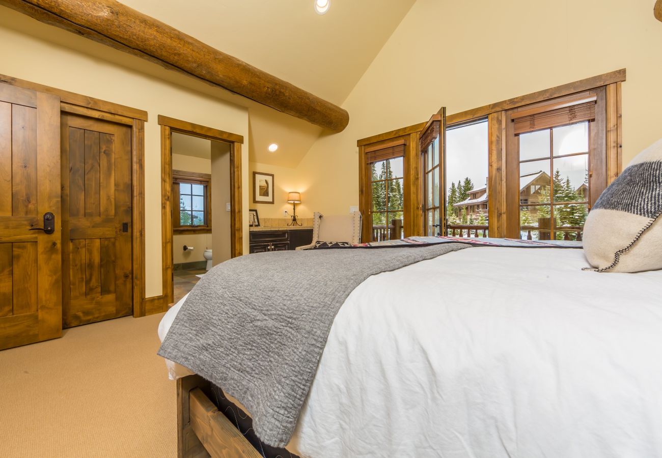 Chalet in Big Sky - New to Market! Vast Ski In/Ski Out Big Sky Chalet