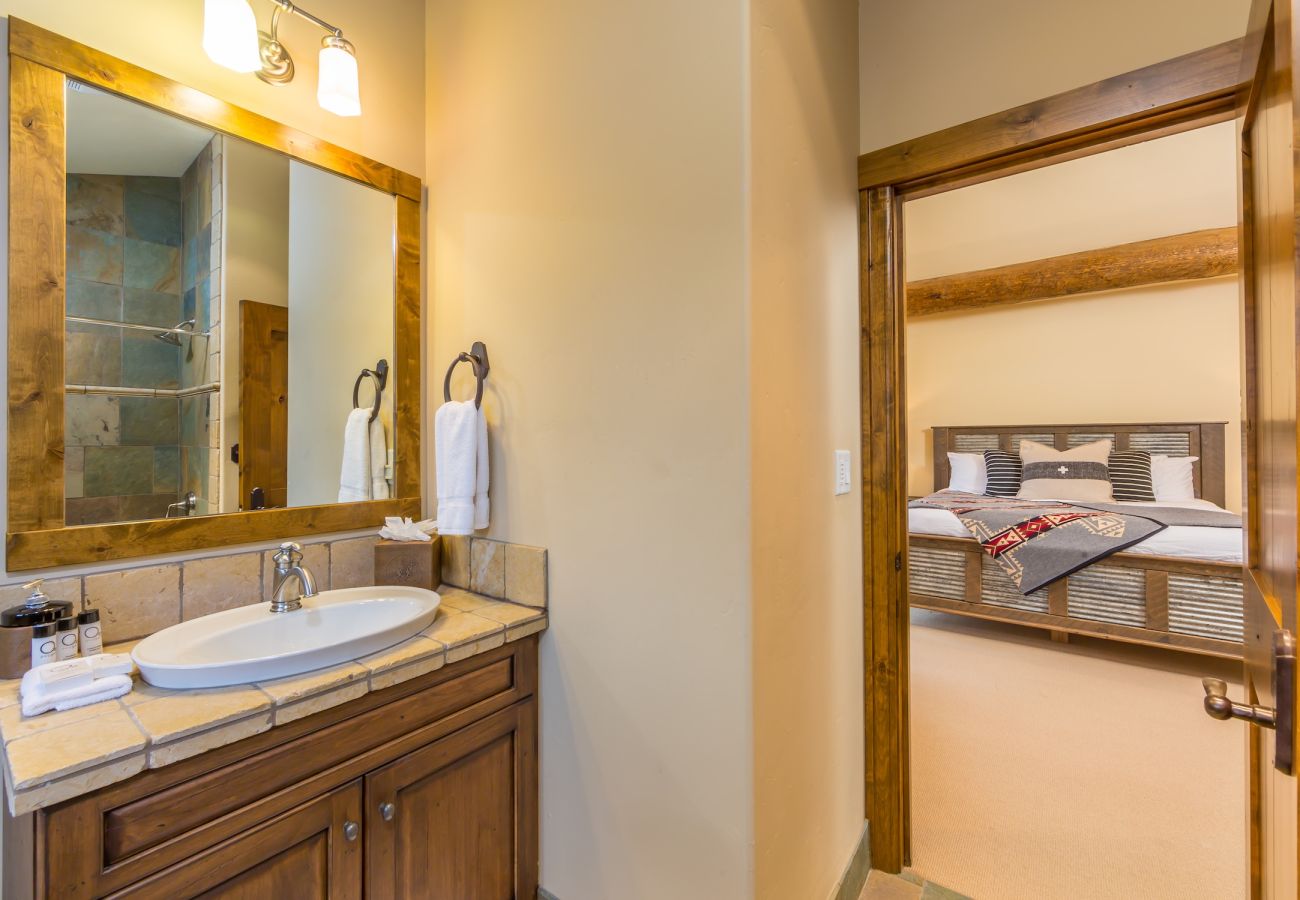 Chalet in Big Sky - New to Market! Vast Ski In/Ski Out Big Sky Chalet